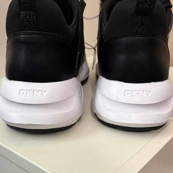 NWT | DKNY Black and White Sneakers Sz 11 - Picture 3 of 4